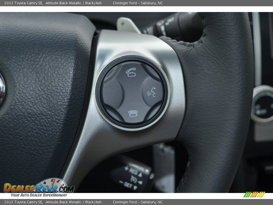 Controls of 2013 Toyota Camry SE Photo #26