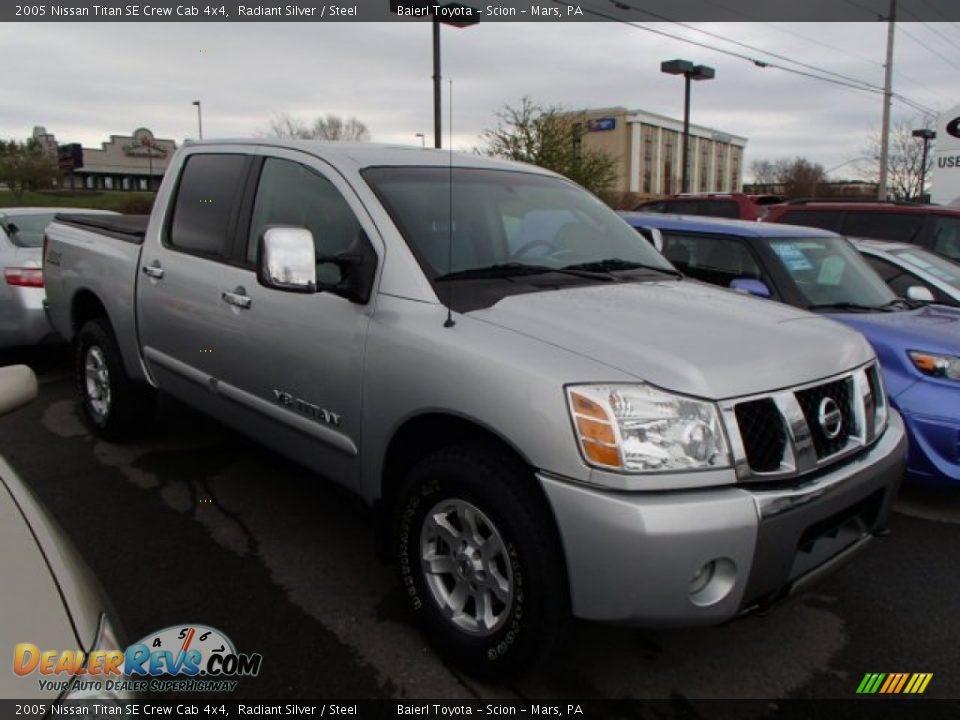 2005 Nissan Titan SE Crew Cab 4x4 Radiant Silver / Steel Photo #1