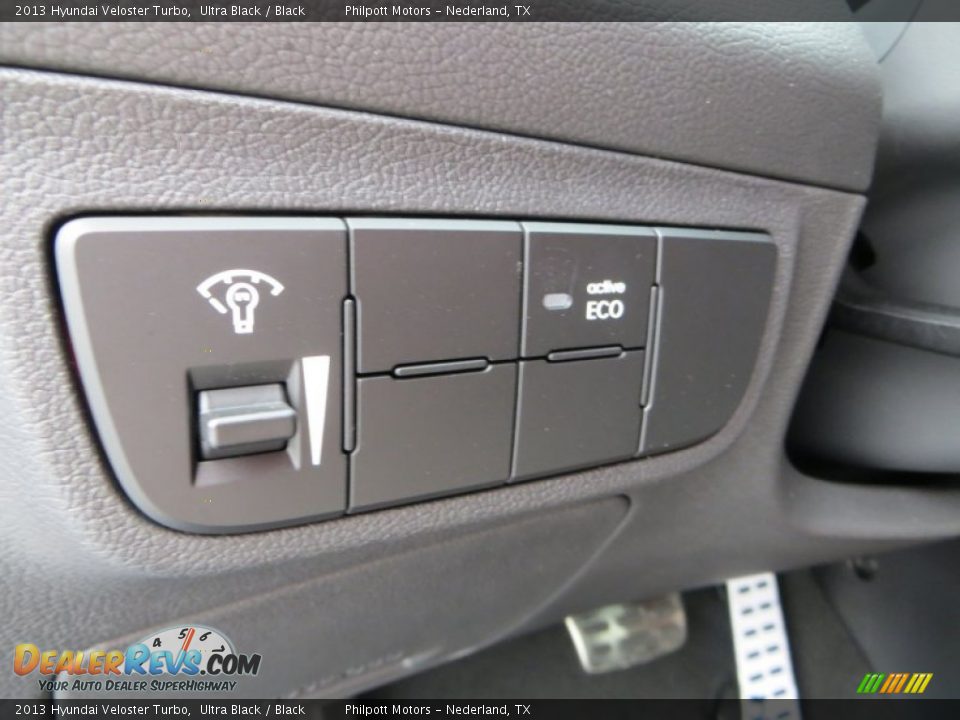 2013 Hyundai Veloster Turbo Ultra Black / Black Photo #31