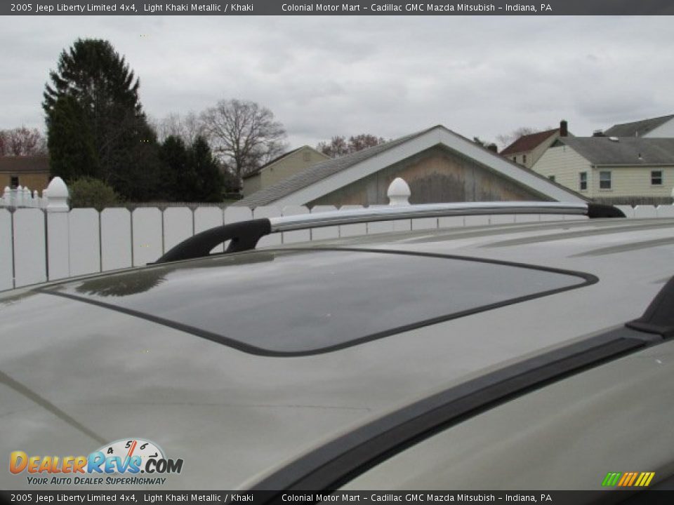 2005 Jeep Liberty Limited 4x4 Light Khaki Metallic / Khaki Photo #4