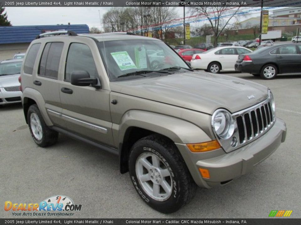 2005 Jeep Liberty Limited 4x4 Light Khaki Metallic / Khaki Photo #6