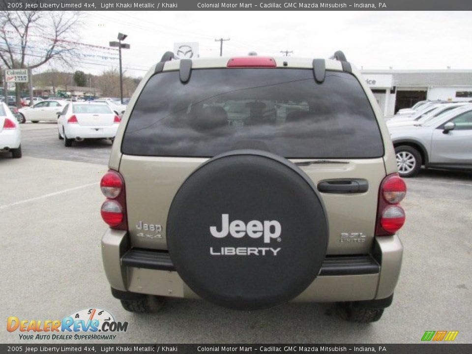 2005 Jeep Liberty Limited 4x4 Light Khaki Metallic / Khaki Photo #8