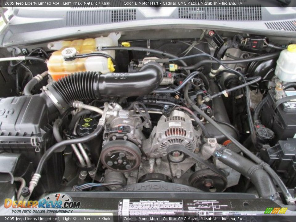 2005 Jeep Liberty Limited 4x4 Light Khaki Metallic / Khaki Photo #9