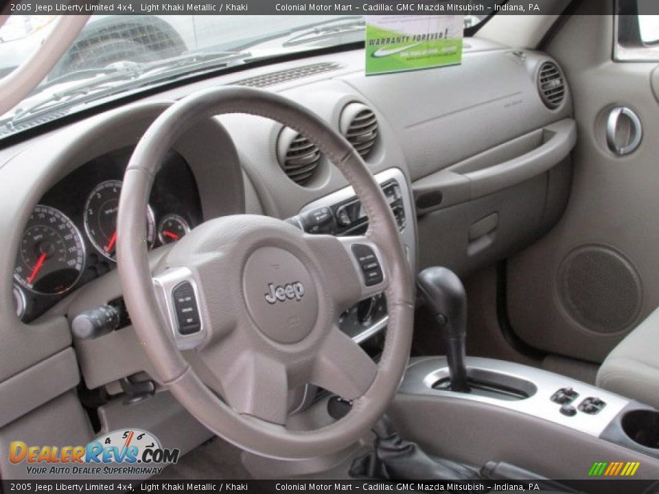 2005 Jeep Liberty Limited 4x4 Light Khaki Metallic / Khaki Photo #13