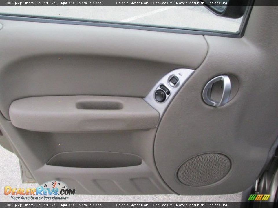 2005 Jeep Liberty Limited 4x4 Light Khaki Metallic / Khaki Photo #14