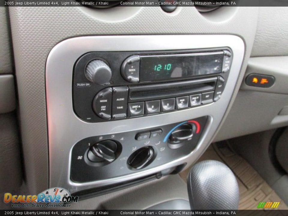 2005 Jeep Liberty Limited 4x4 Light Khaki Metallic / Khaki Photo #15