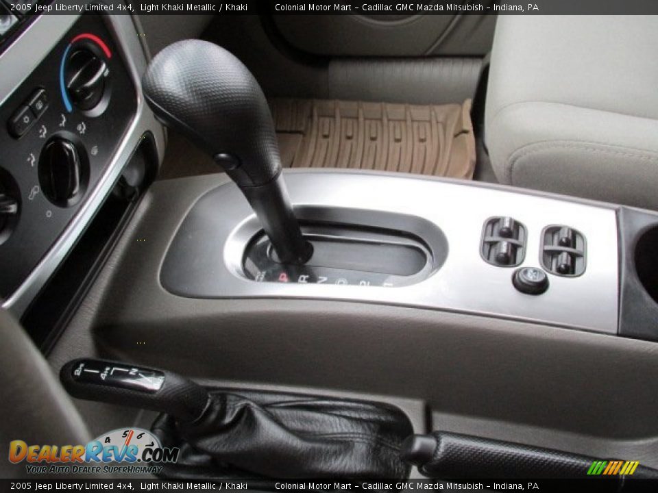2005 Jeep Liberty Limited 4x4 Light Khaki Metallic / Khaki Photo #16