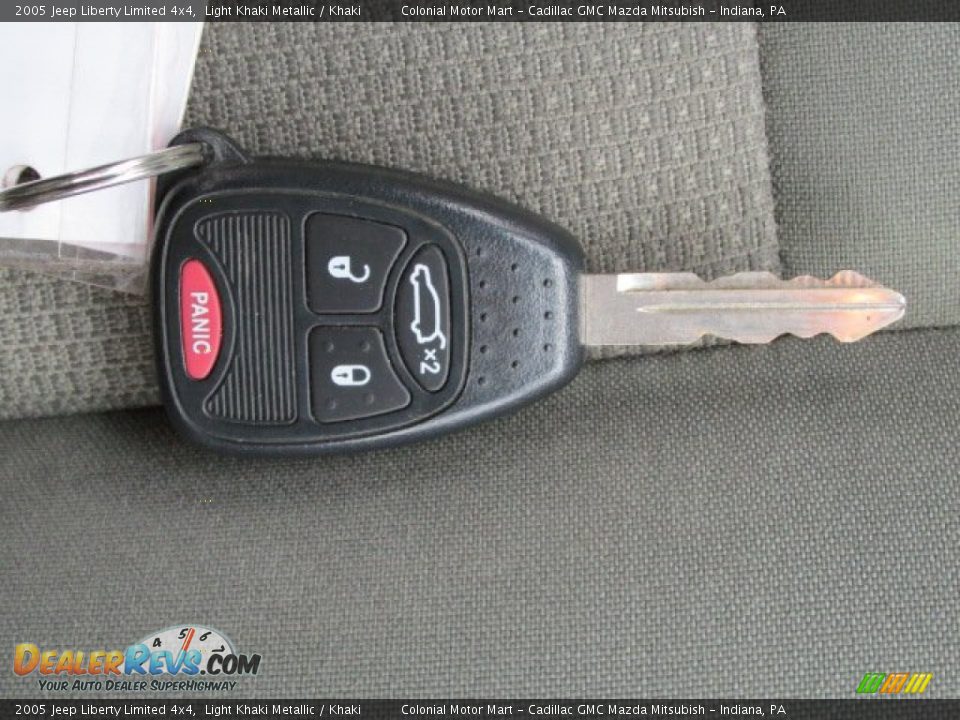 2005 Jeep Liberty Limited 4x4 Light Khaki Metallic / Khaki Photo #18