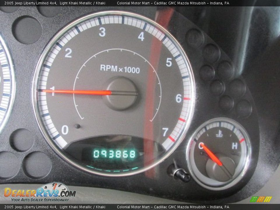 2005 Jeep Liberty Limited 4x4 Light Khaki Metallic / Khaki Photo #20