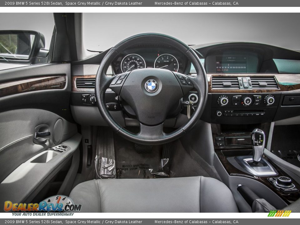 Dashboard of 2009 BMW 5 Series 528i Sedan Photo #4