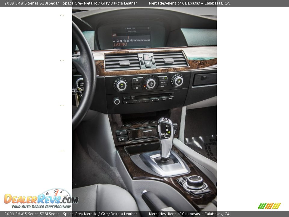 Controls of 2009 BMW 5 Series 528i Sedan Photo #5