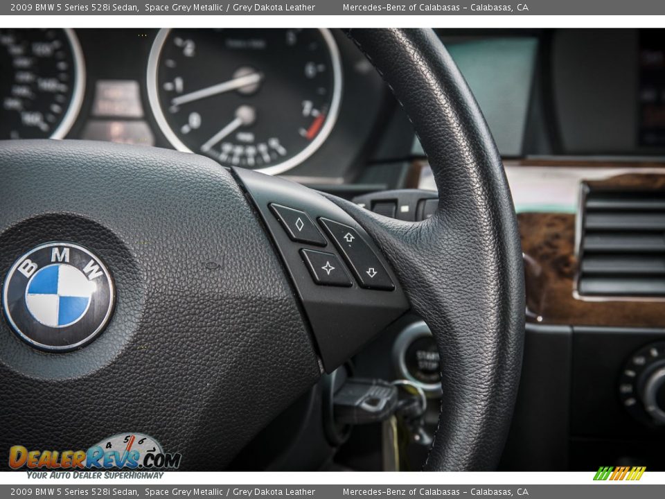 Controls of 2009 BMW 5 Series 528i Sedan Photo #16