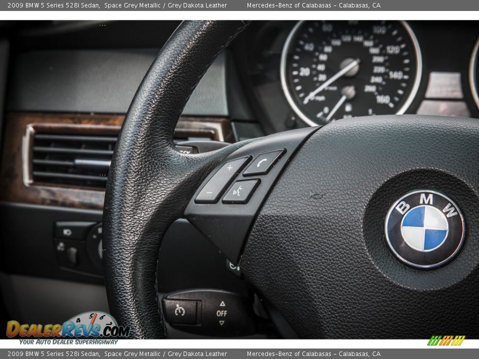Controls of 2009 BMW 5 Series 528i Sedan Photo #17