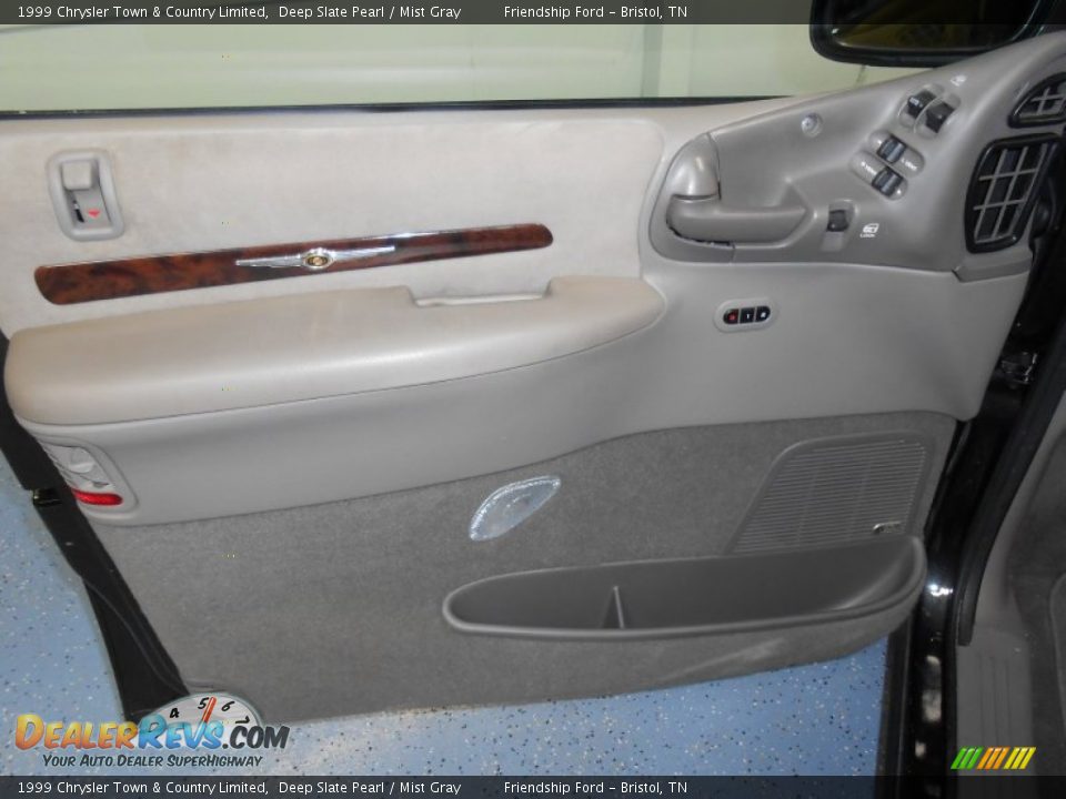 Door Panel of 1999 Chrysler Town & Country Limited Photo #13