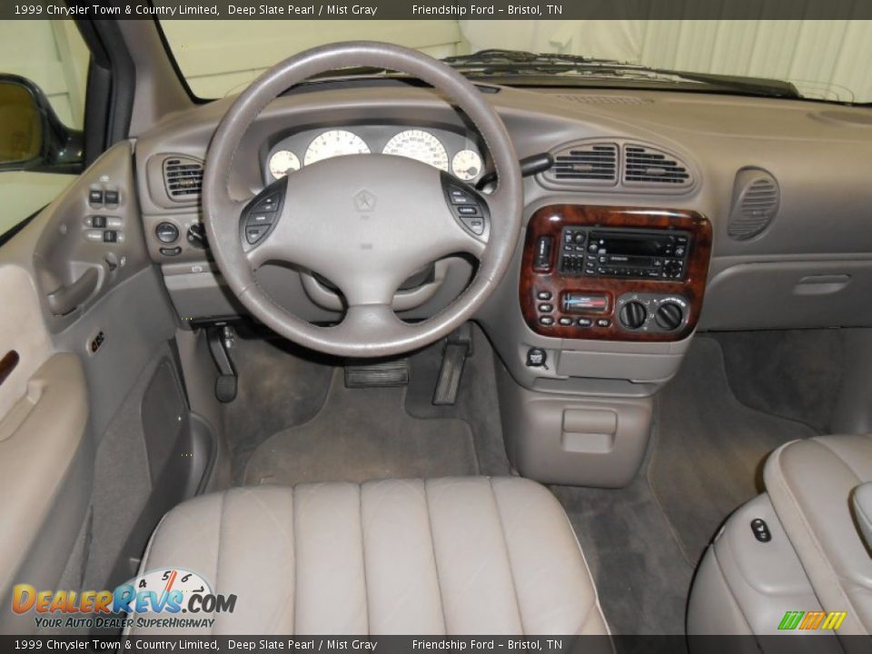 Dashboard of 1999 Chrysler Town & Country Limited Photo #24