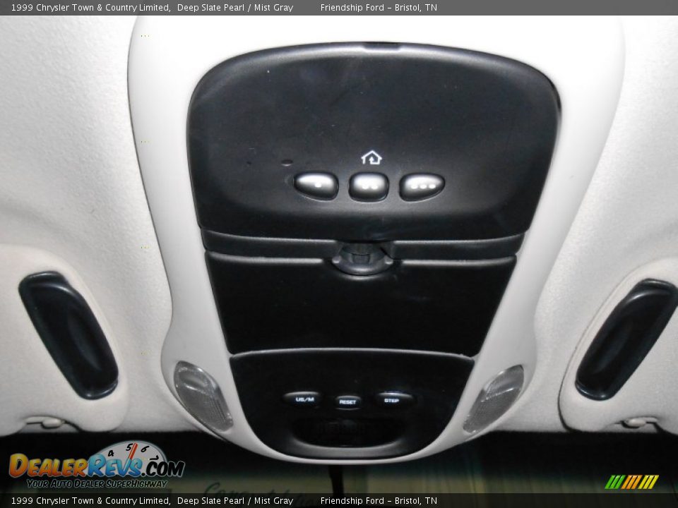Controls of 1999 Chrysler Town & Country Limited Photo #25