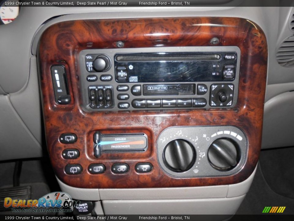 Controls of 1999 Chrysler Town & Country Limited Photo #26