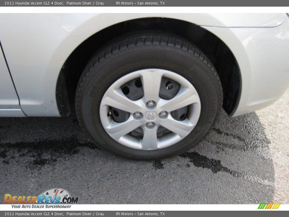 2011 Hyundai Accent GLS 4 Door Platinum Silver / Gray Photo #9