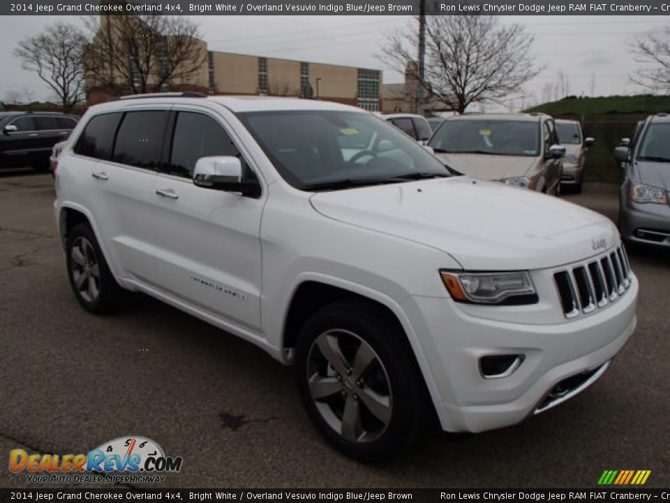 Front 3/4 View of 2014 Jeep Grand Cherokee Overland 4x4 Photo #4