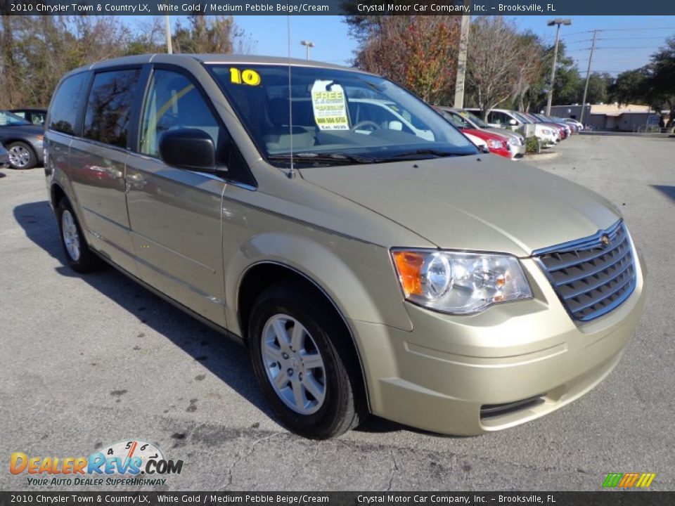 Front 3/4 View of 2010 Chrysler Town & Country LX Photo #12