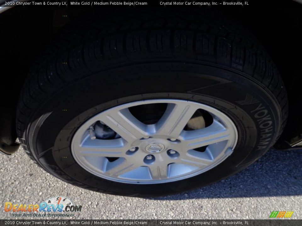 2010 Chrysler Town & Country LX White Gold / Medium Pebble Beige/Cream Photo #16