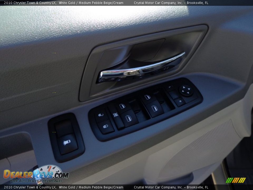 2010 Chrysler Town & Country LX White Gold / Medium Pebble Beige/Cream Photo #19
