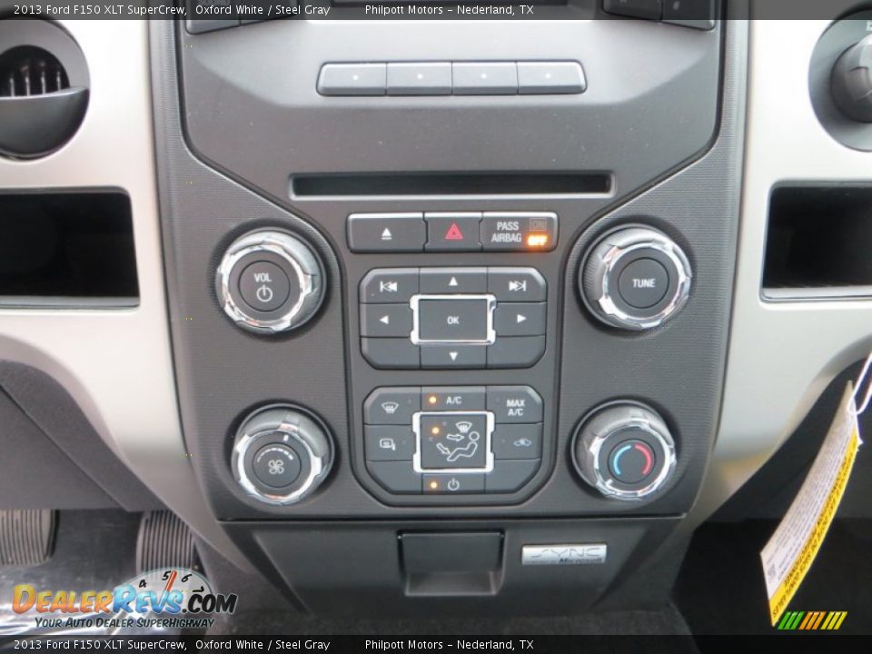 Controls of 2013 Ford F150 XLT SuperCrew Photo #30