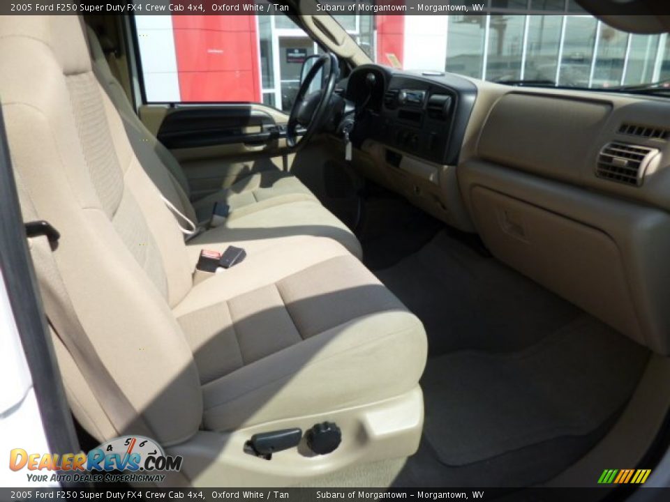 2005 Ford F250 Super Duty FX4 Crew Cab 4x4 Oxford White / Tan Photo #4