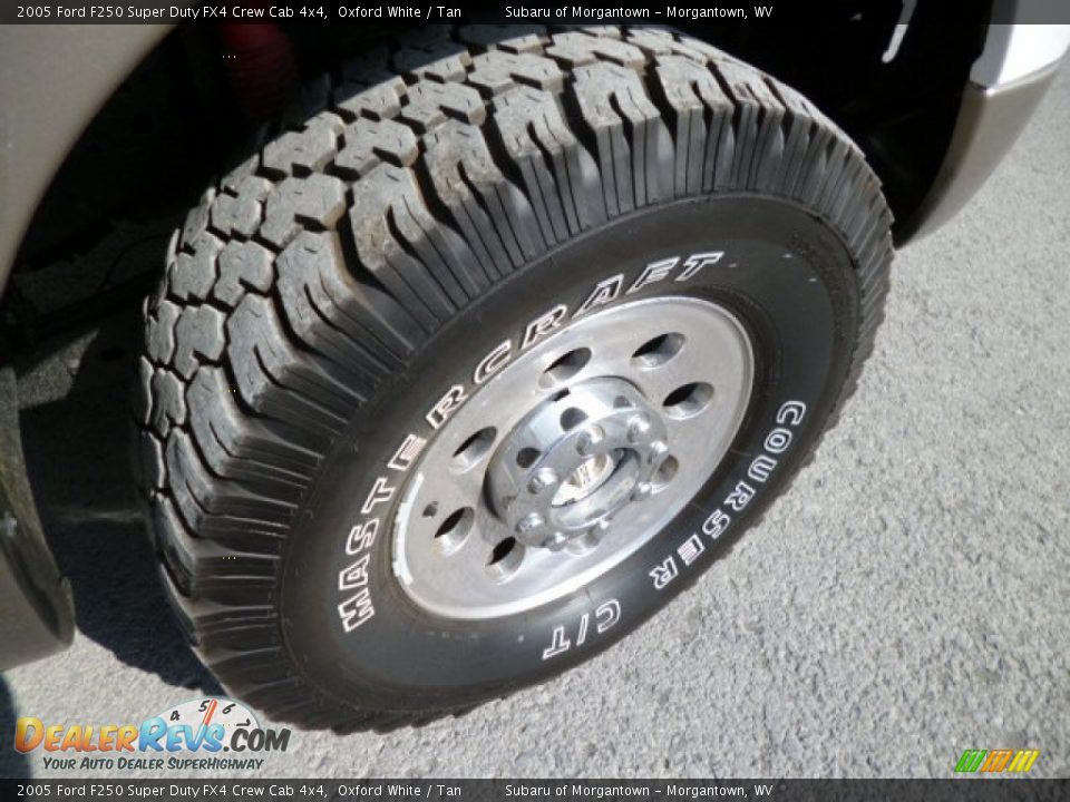 2005 Ford F250 Super Duty FX4 Crew Cab 4x4 Oxford White / Tan Photo #13