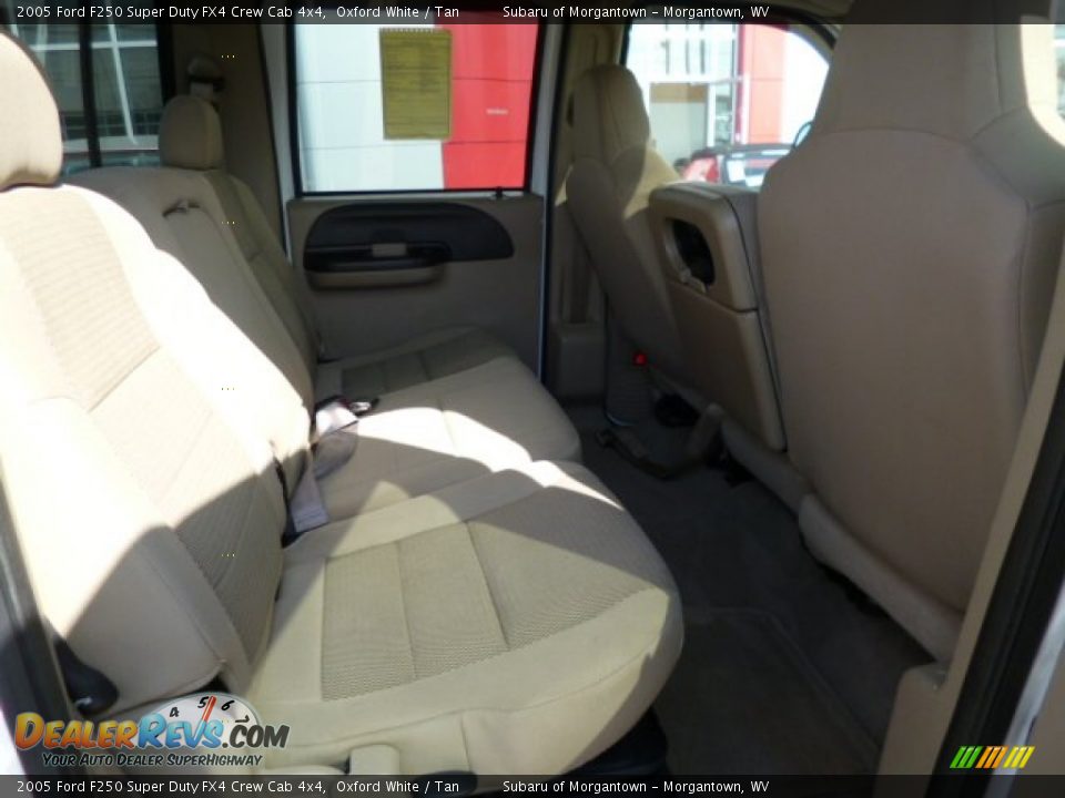 2005 Ford F250 Super Duty FX4 Crew Cab 4x4 Oxford White / Tan Photo #14