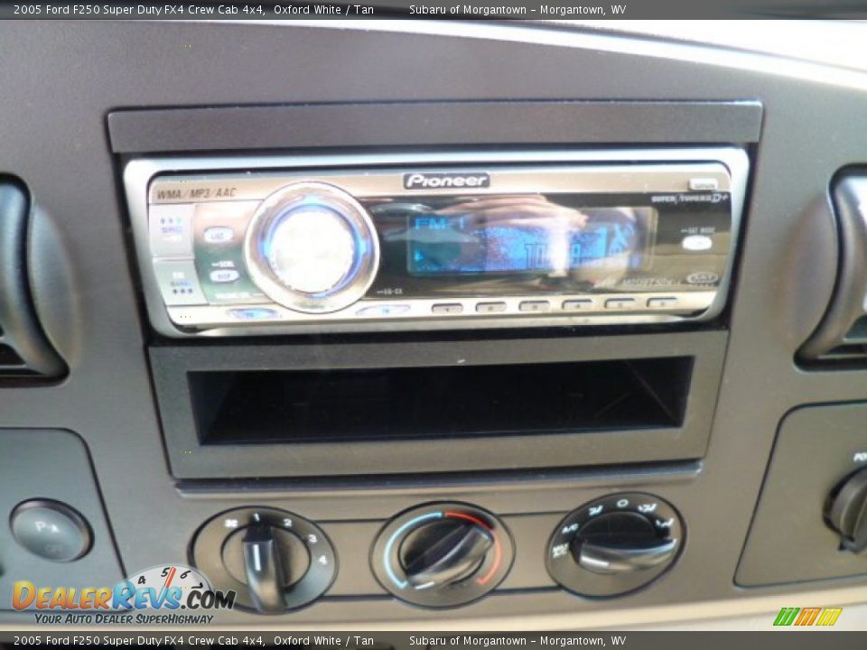2005 Ford F250 Super Duty FX4 Crew Cab 4x4 Oxford White / Tan Photo #19