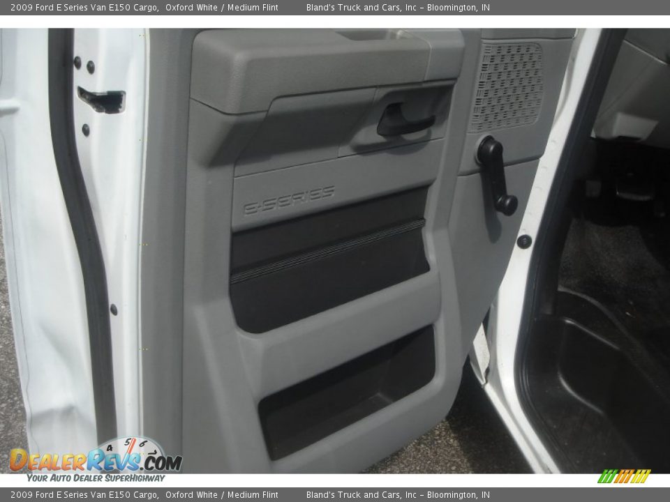2009 Ford E Series Van E150 Cargo Oxford White / Medium Flint Photo #4