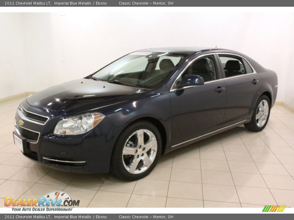 Front 3/4 View of 2011 Chevrolet Malibu LT Photo #3