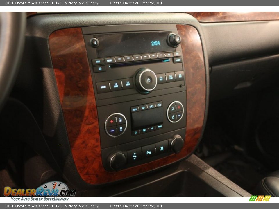 Controls of 2011 Chevrolet Avalanche LT 4x4 Photo #9