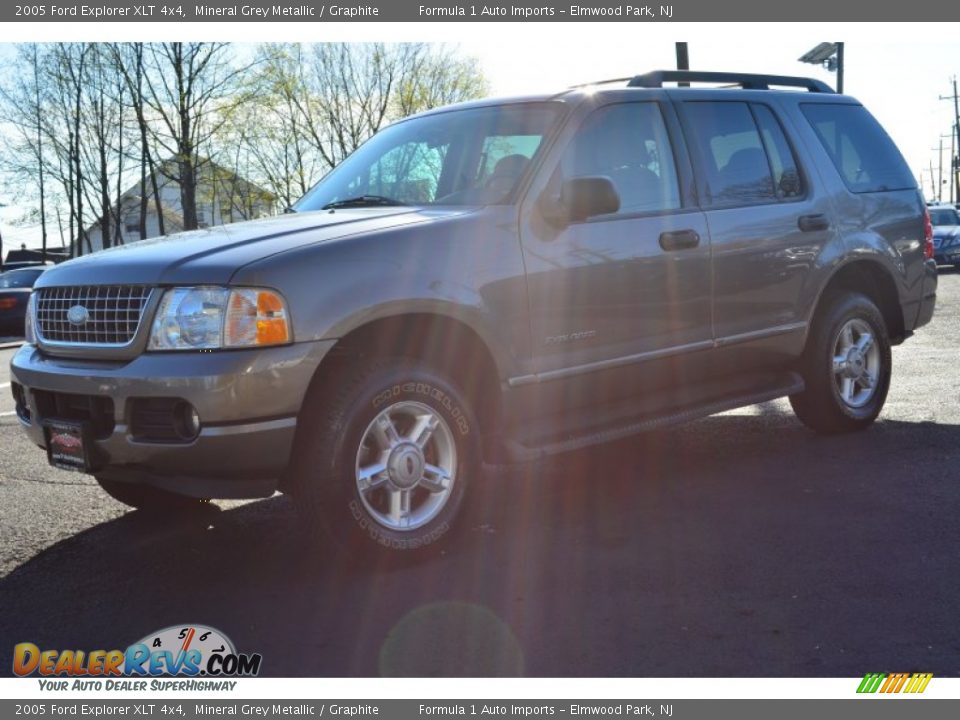 2005 Ford Explorer XLT 4x4 Mineral Grey Metallic / Graphite Photo #3