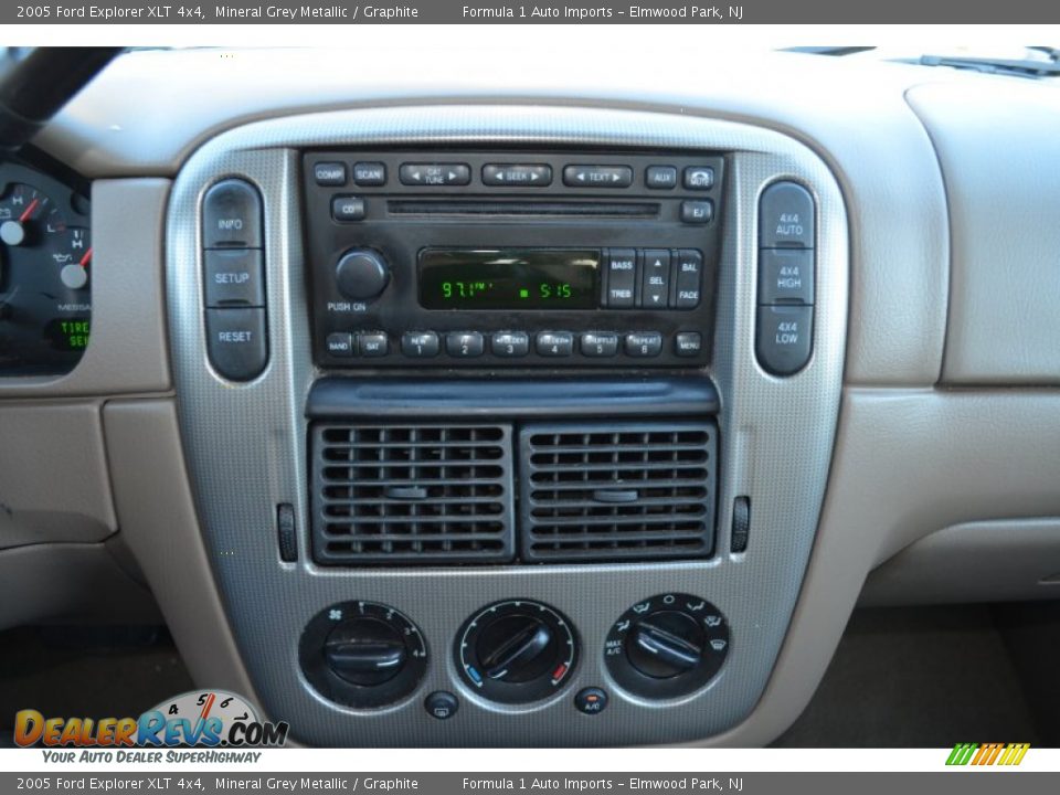 2005 Ford Explorer XLT 4x4 Mineral Grey Metallic / Graphite Photo #17