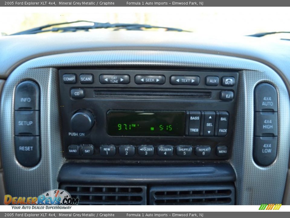 2005 Ford Explorer XLT 4x4 Mineral Grey Metallic / Graphite Photo #18