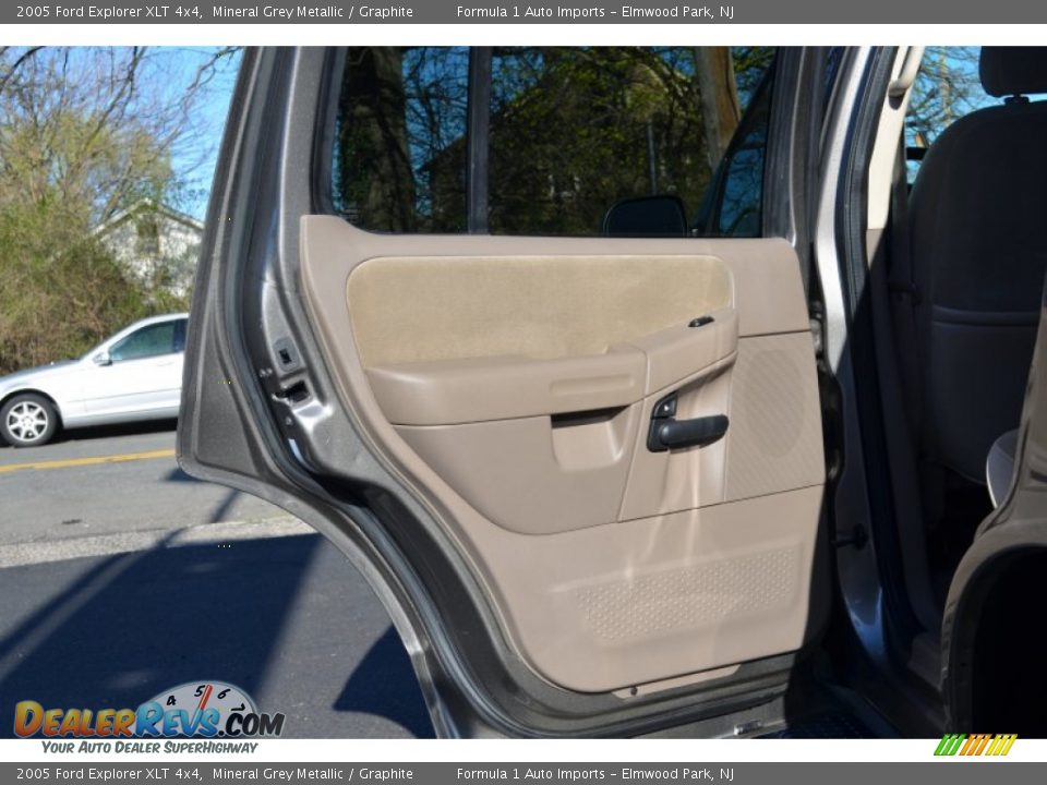 2005 Ford Explorer XLT 4x4 Mineral Grey Metallic / Graphite Photo #21