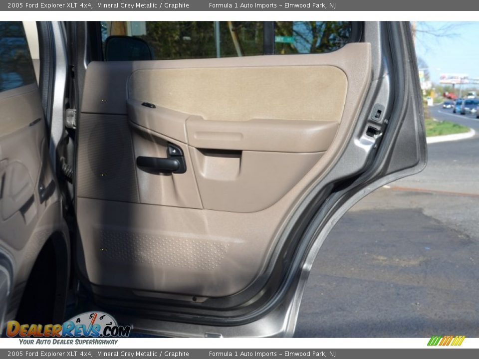 2005 Ford Explorer XLT 4x4 Mineral Grey Metallic / Graphite Photo #22