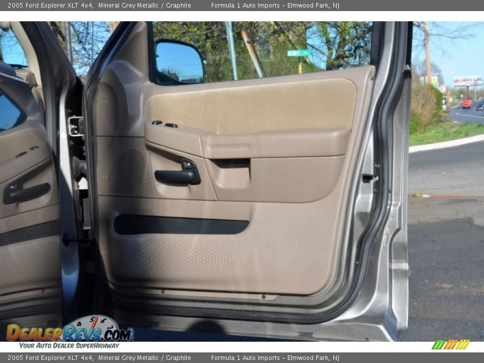 2005 Ford Explorer XLT 4x4 Mineral Grey Metallic / Graphite Photo #23