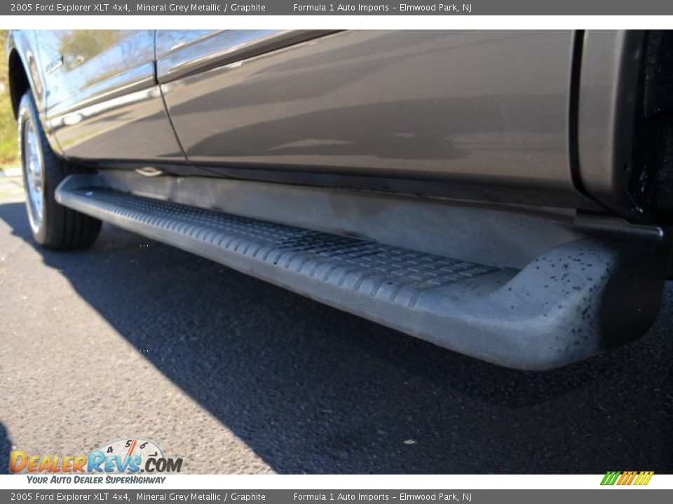 2005 Ford Explorer XLT 4x4 Mineral Grey Metallic / Graphite Photo #27