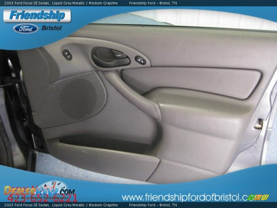 2003 Ford Focus SE Sedan Liquid Grey Metallic / Medium Graphite Photo #11