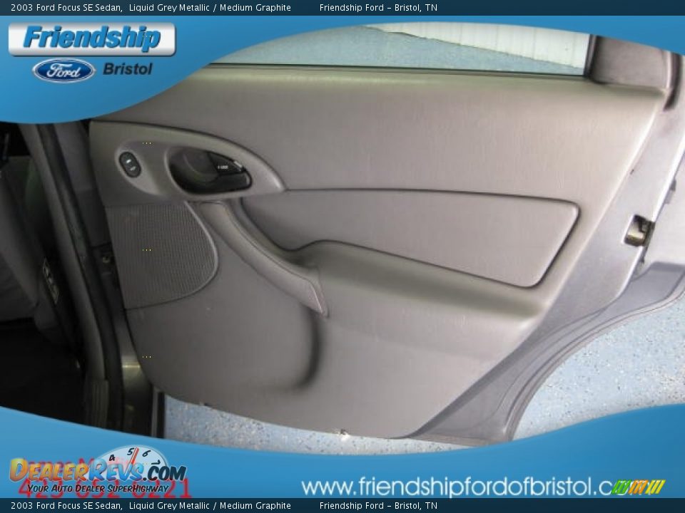 2003 Ford Focus SE Sedan Liquid Grey Metallic / Medium Graphite Photo #14