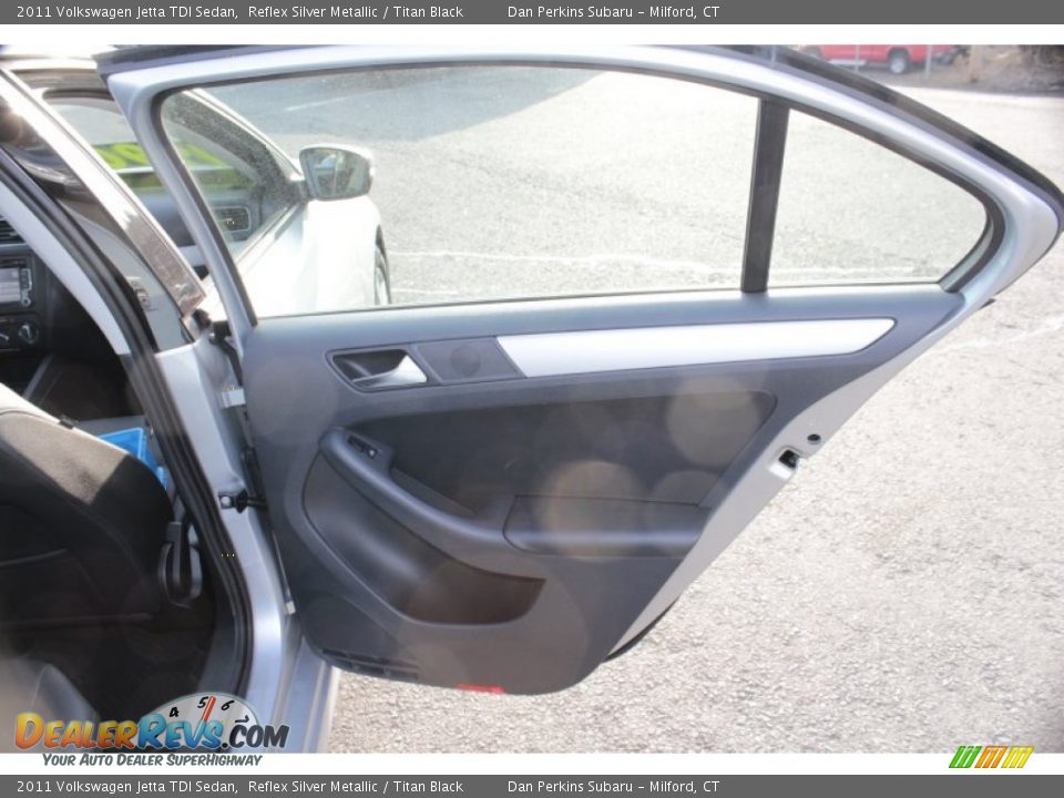 2011 Volkswagen Jetta TDI Sedan Reflex Silver Metallic / Titan Black Photo #22