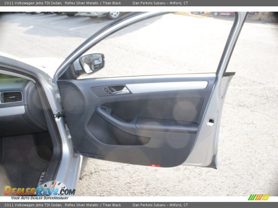 2011 Volkswagen Jetta TDI Sedan Reflex Silver Metallic / Titan Black Photo #24