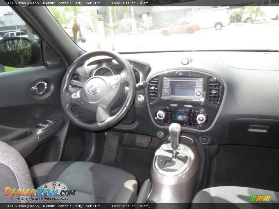 2011 Nissan Juke SV Metallic Bronze / Black/Silver Trim Photo #12