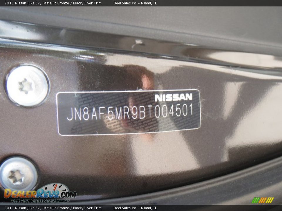 2011 Nissan Juke SV Metallic Bronze / Black/Silver Trim Photo #14