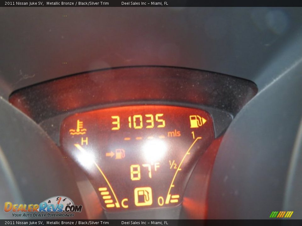 2011 Nissan Juke SV Metallic Bronze / Black/Silver Trim Photo #15
