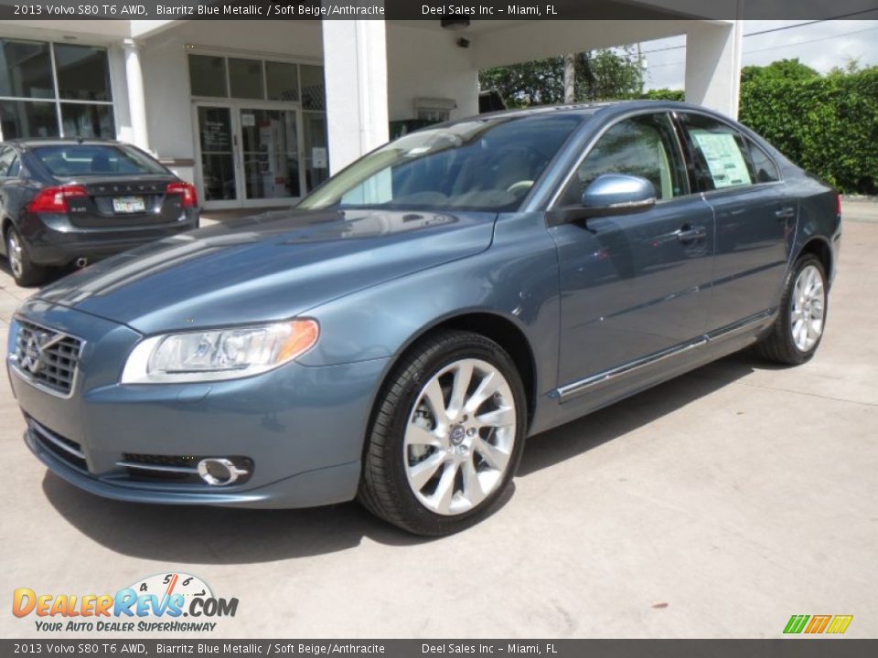 Front 3/4 View of 2013 Volvo S80 T6 AWD Photo #1