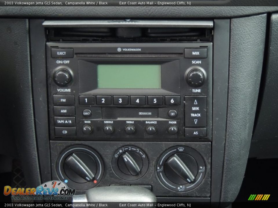 2003 Volkswagen Jetta GLS Sedan Campanella White / Black Photo #11